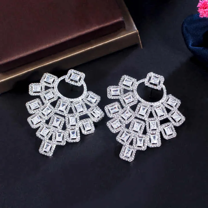 أقراط نسائية كبيرة متدلية على شكل هندسي رقيقWomen's Large Geometric Dangle Earrings